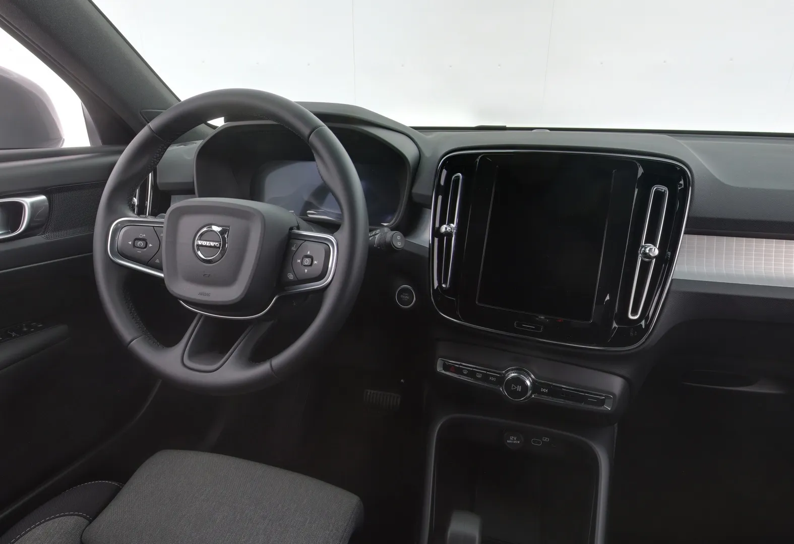 Volvo XC40 ZPL-571 carousel image