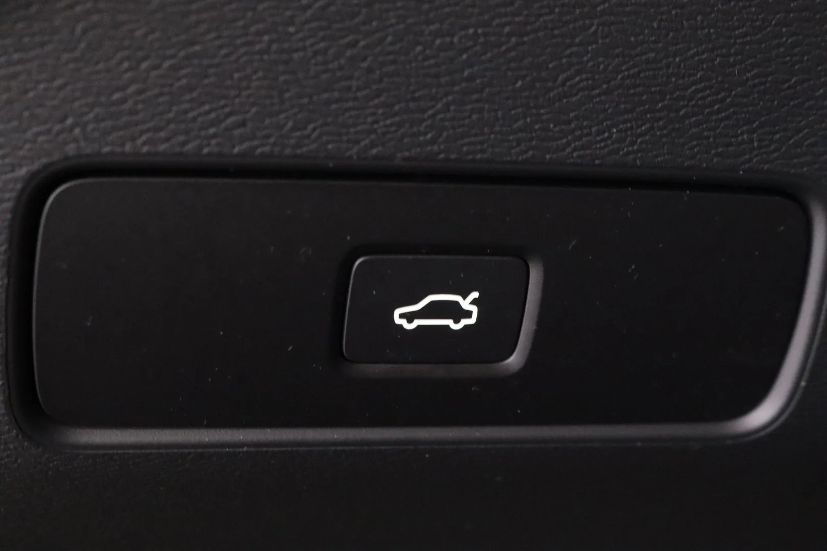 Volvo XC40 ZPL-568 carousel image