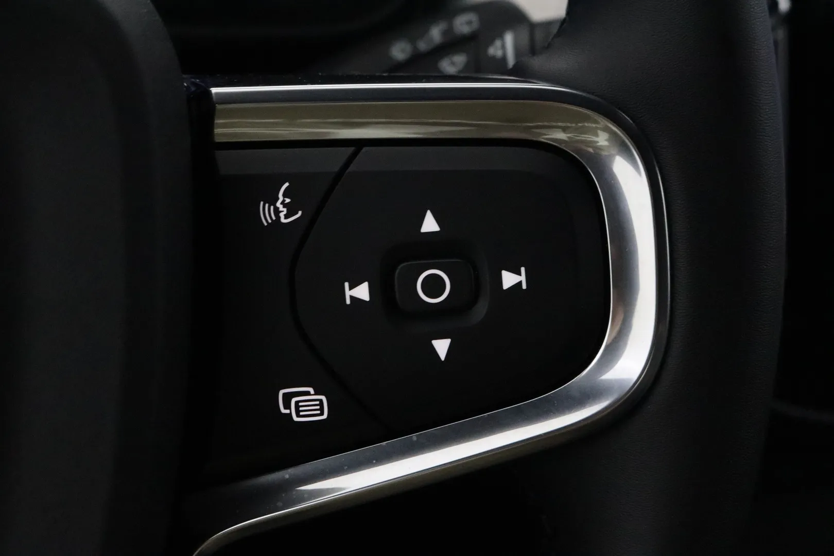 Volvo XC40 ZPL-568 carousel image