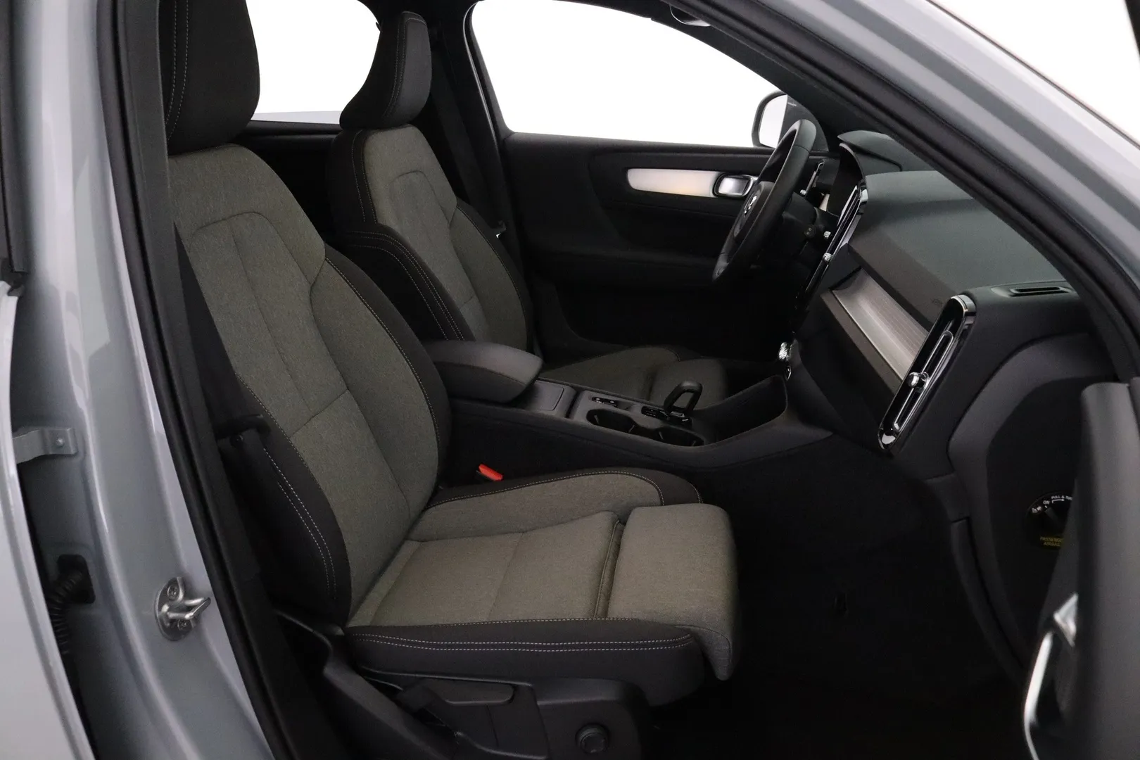 Volvo XC40 ZPL-568 carousel image