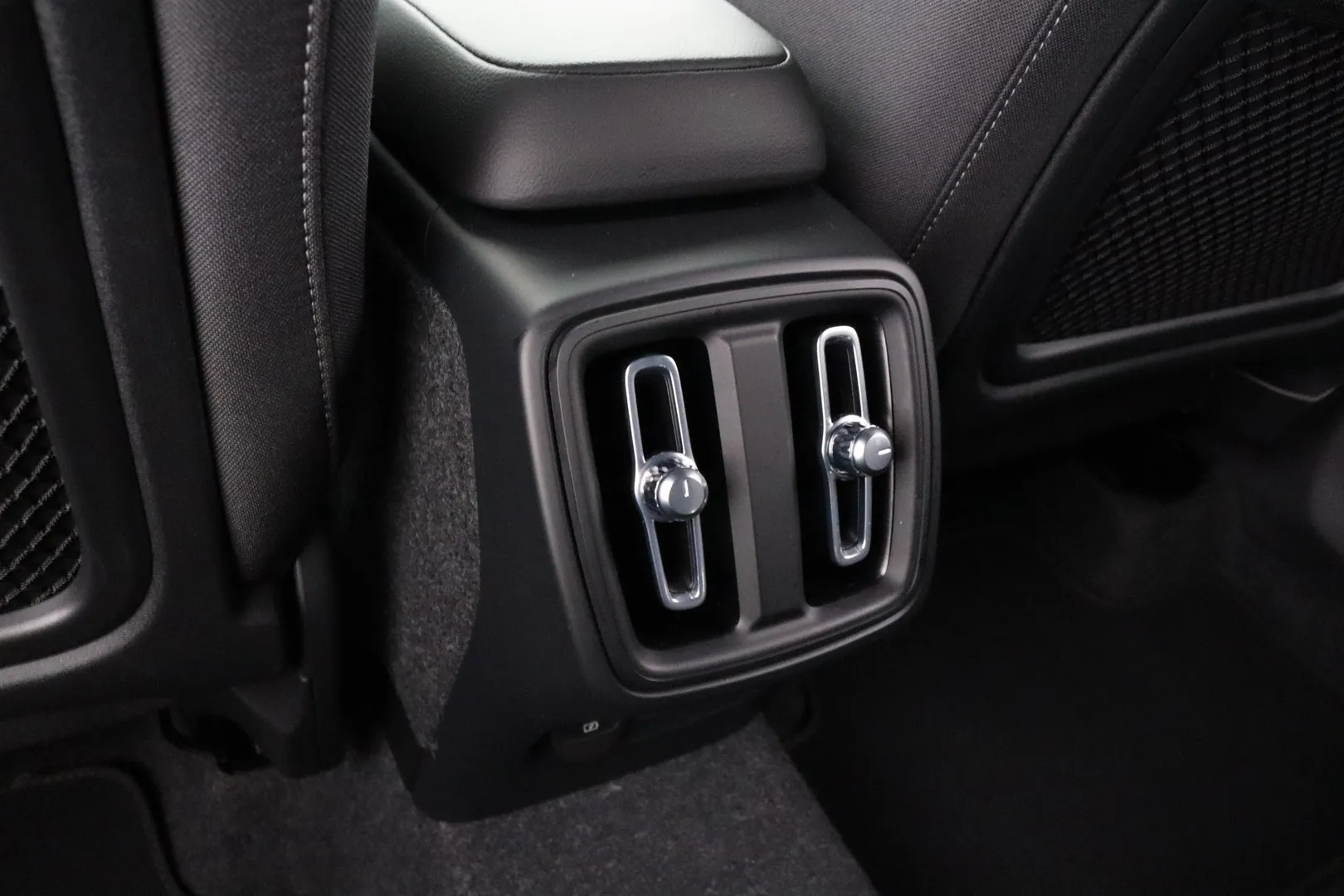 Volvo XC40 ZPL-568 carousel image
