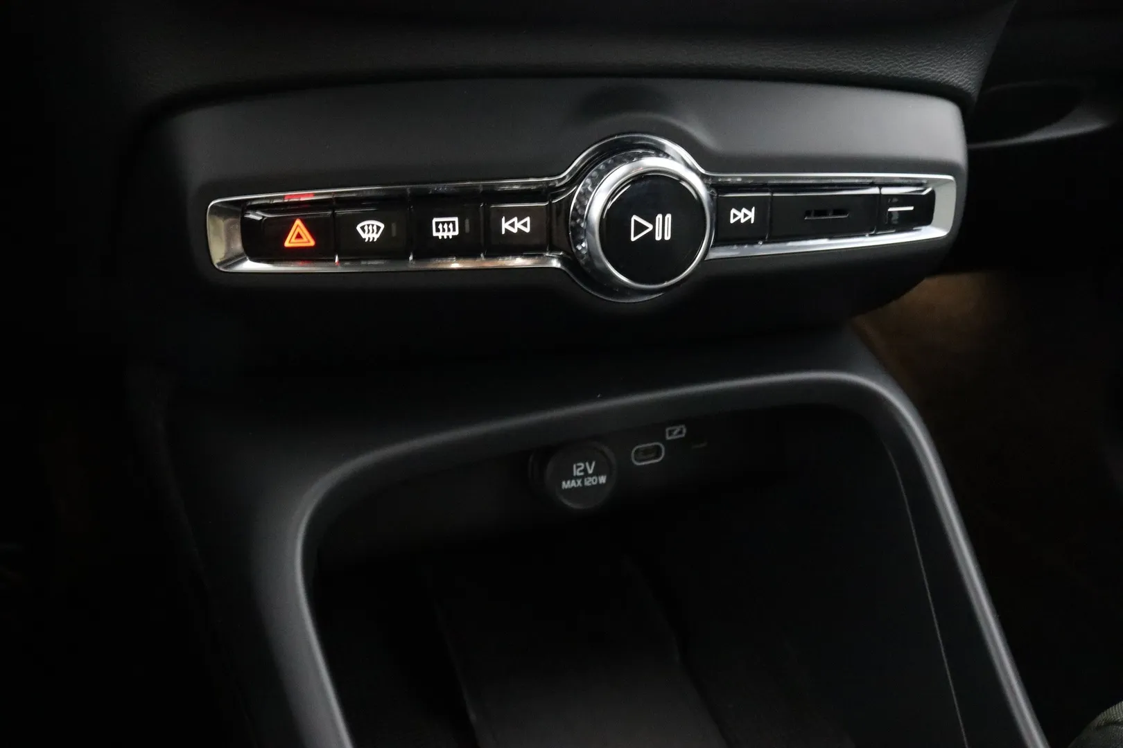 Volvo XC40 ZPL-568 carousel image