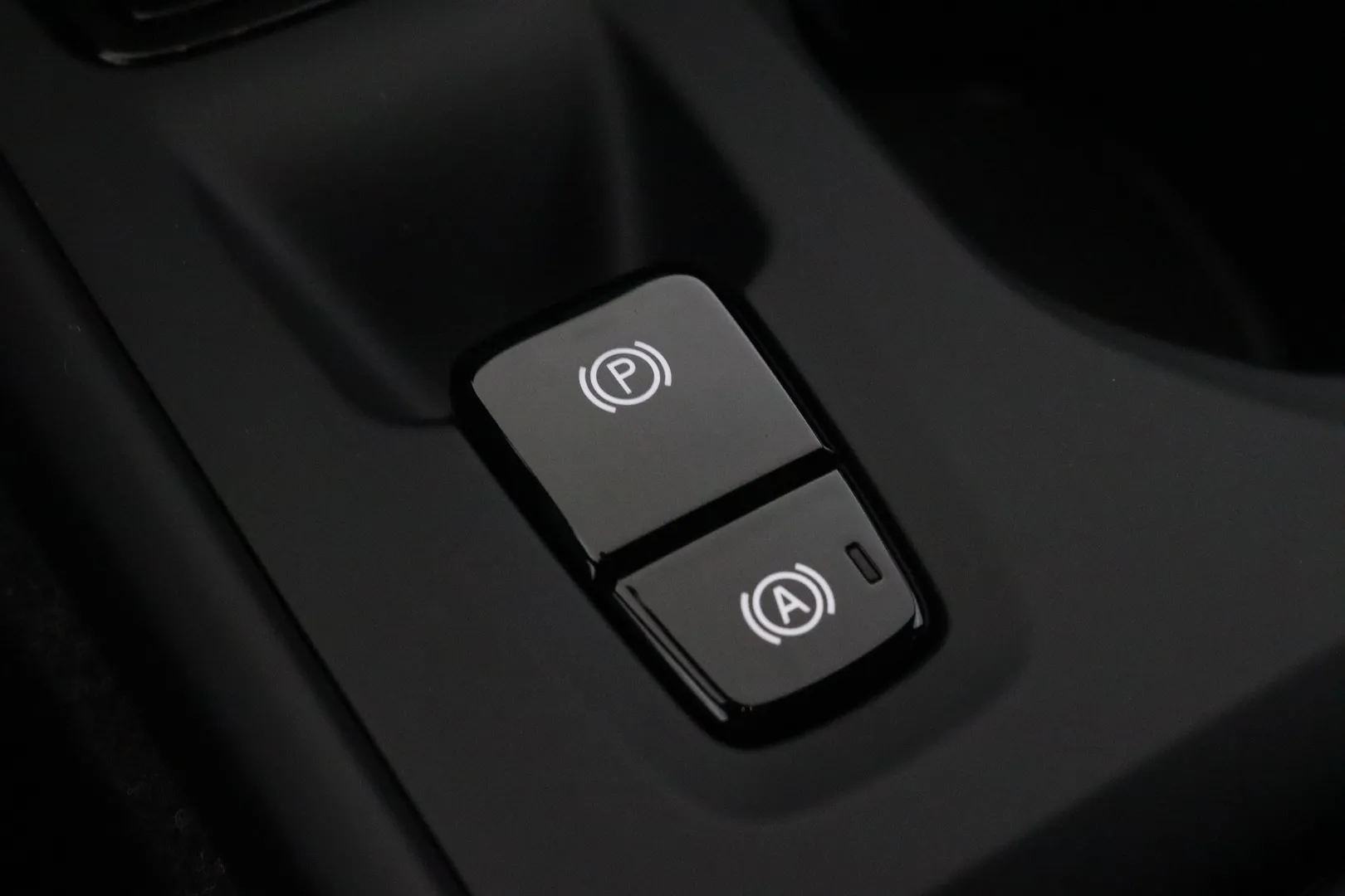 Volvo XC40 ZPL-568 carousel image