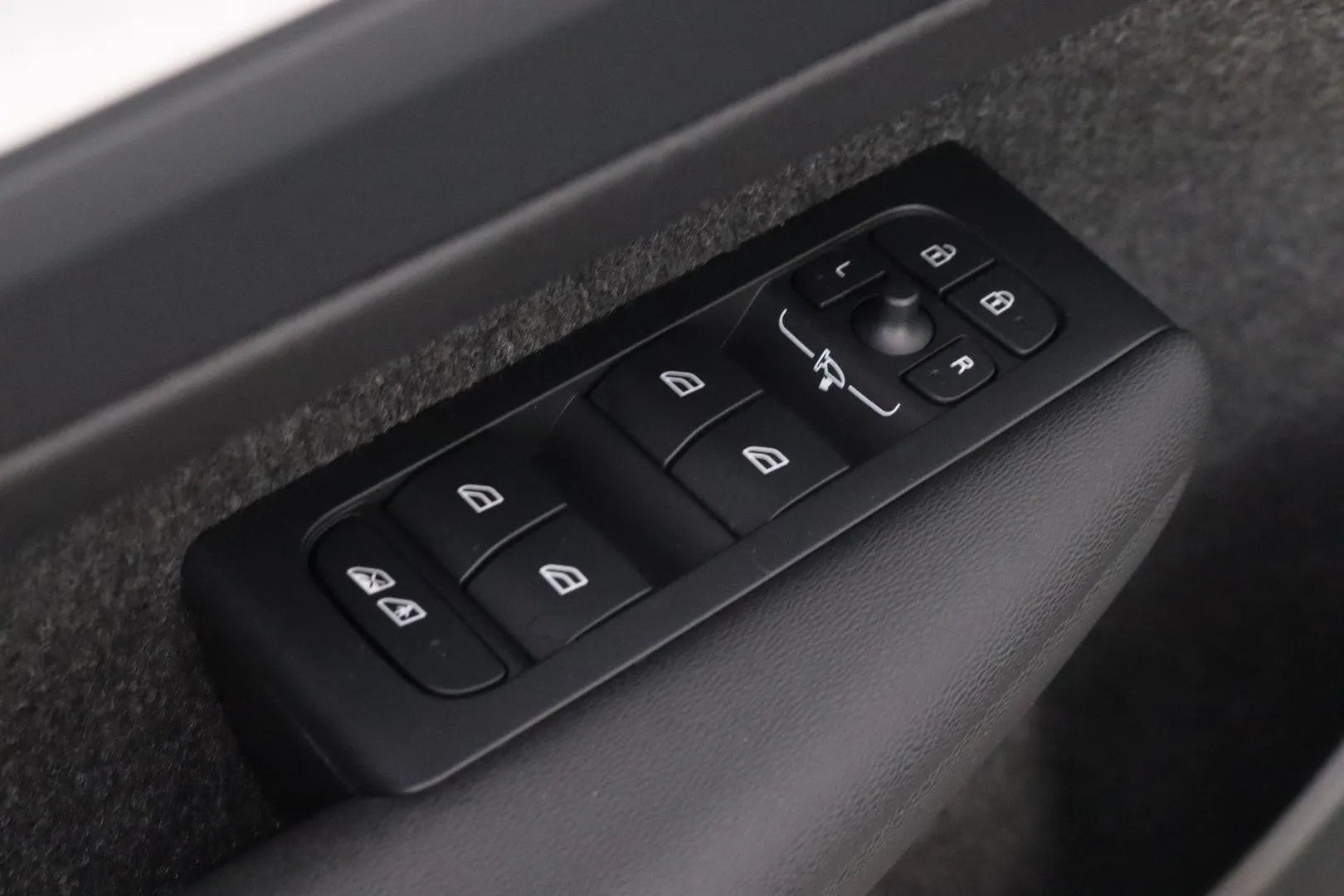 Volvo XC40 ZPL-568 carousel image