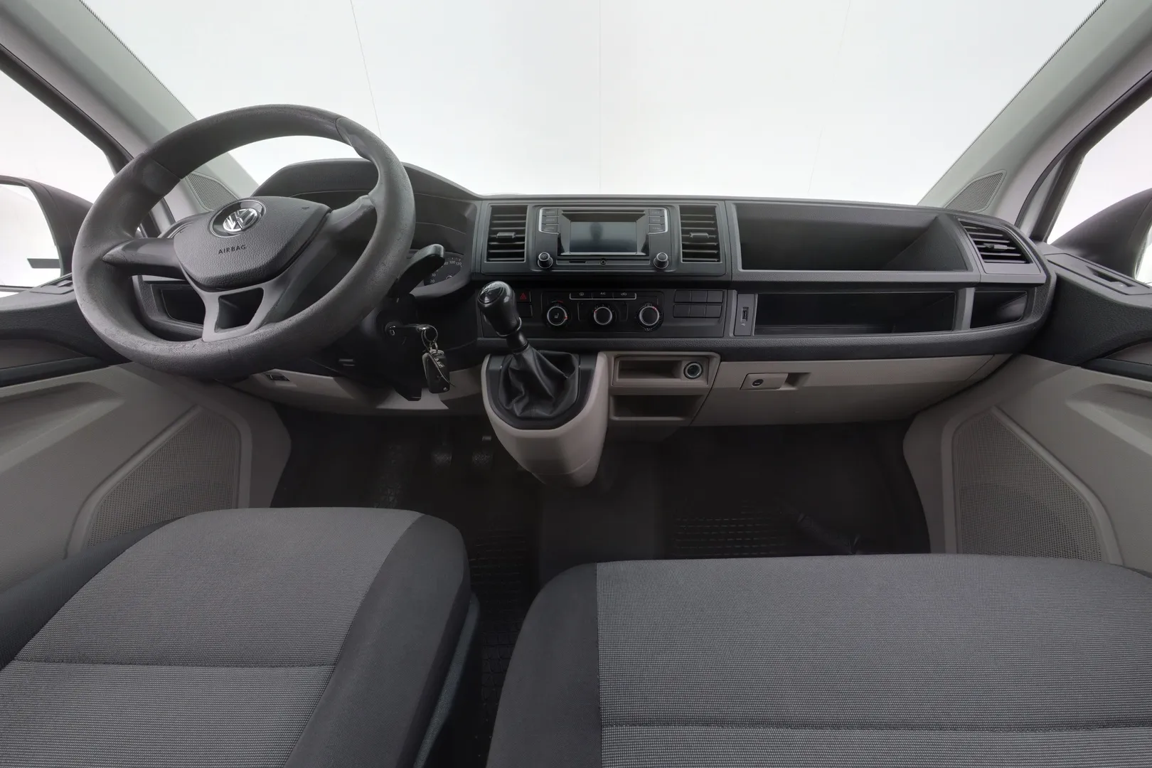 VOLKSWAGEN Transporter YJK-562 carousel image