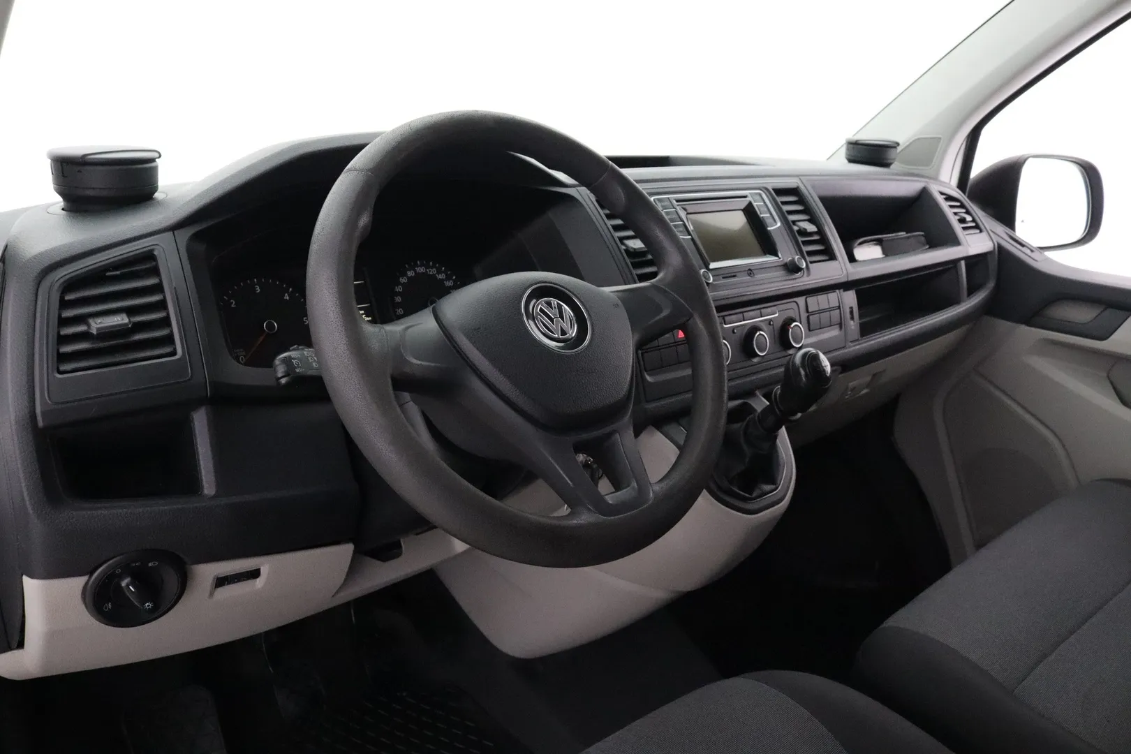 VOLKSWAGEN Transporter YJK-562 carousel image