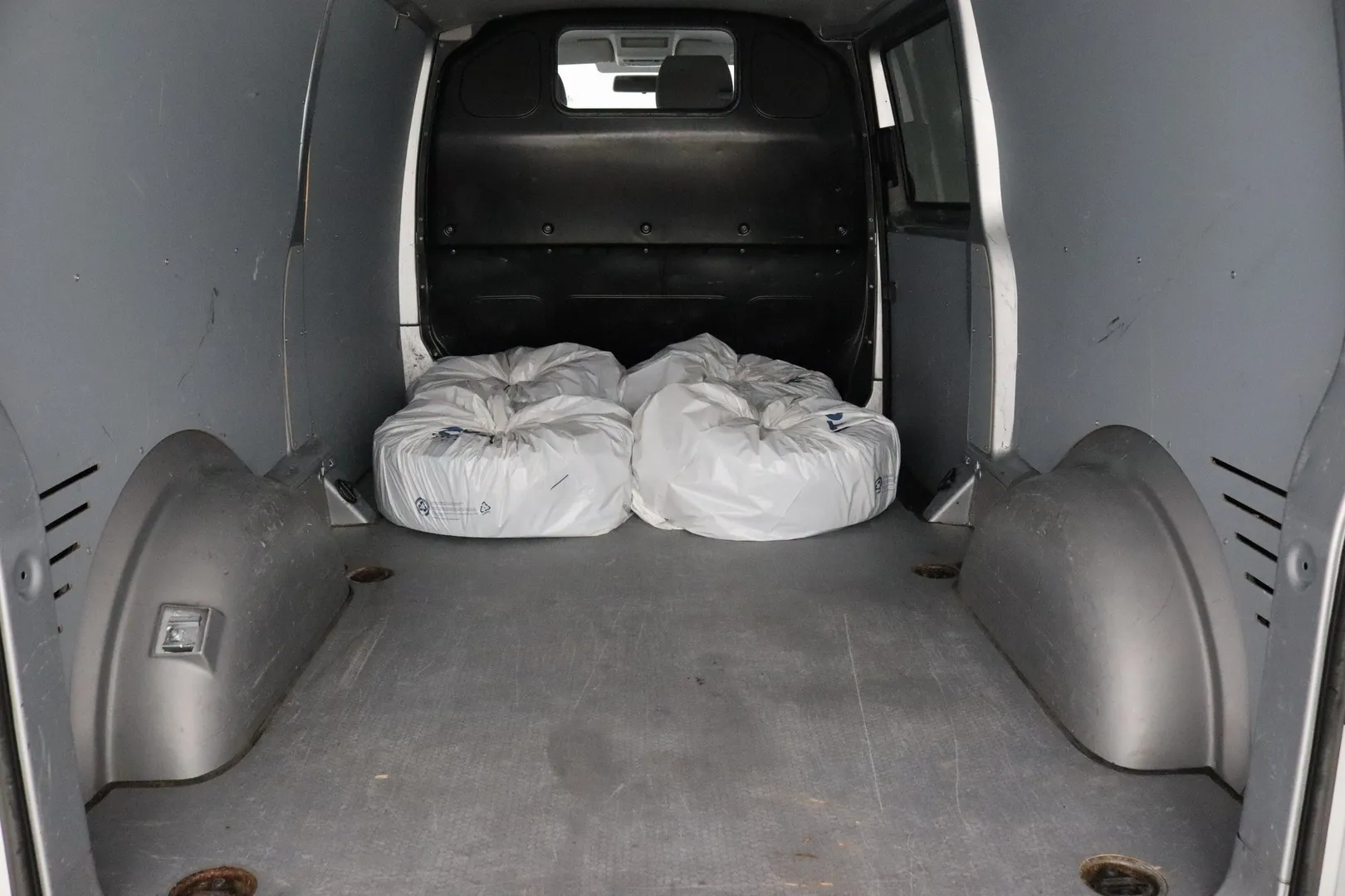 VOLKSWAGEN Transporter YJK-562 carousel image
