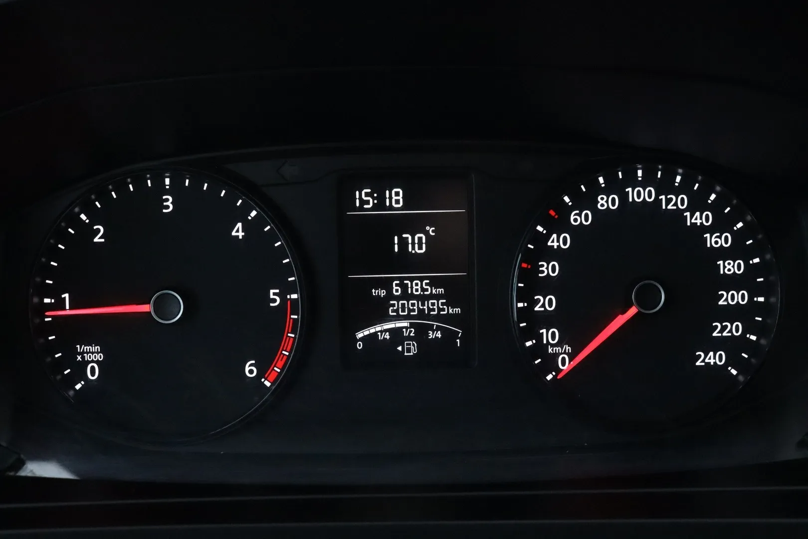 VOLKSWAGEN Transporter YJK-562 carousel image
