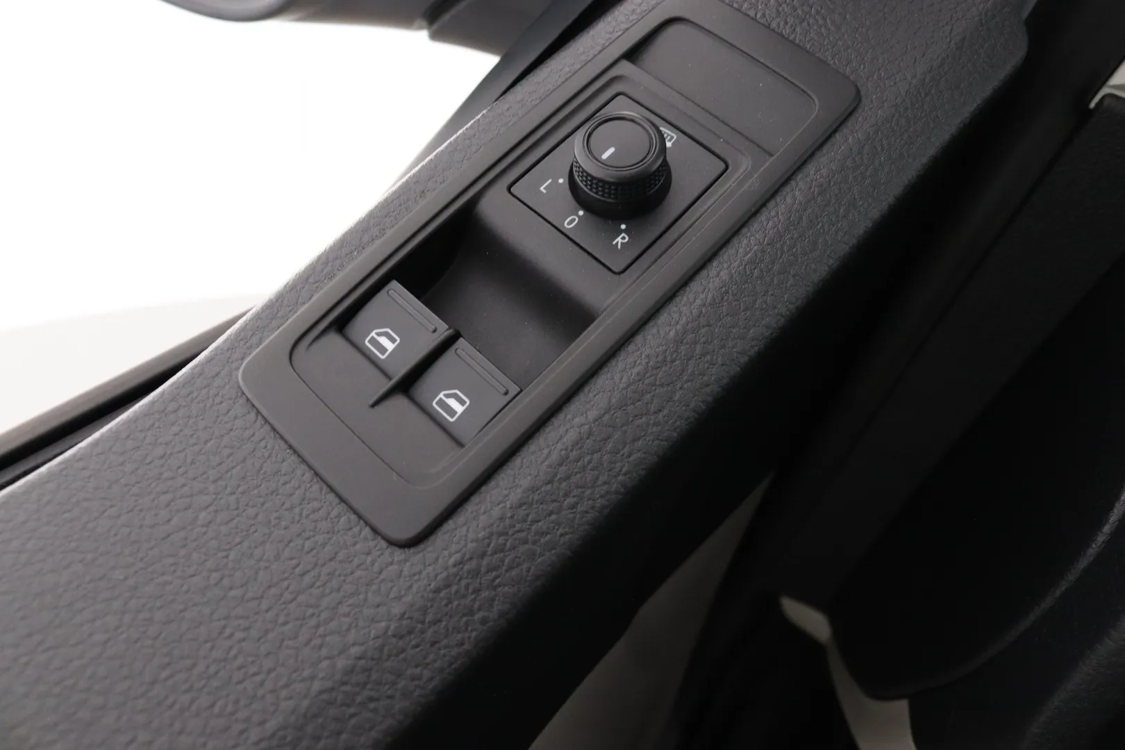 VOLKSWAGEN Transporter YJK-562 carousel image