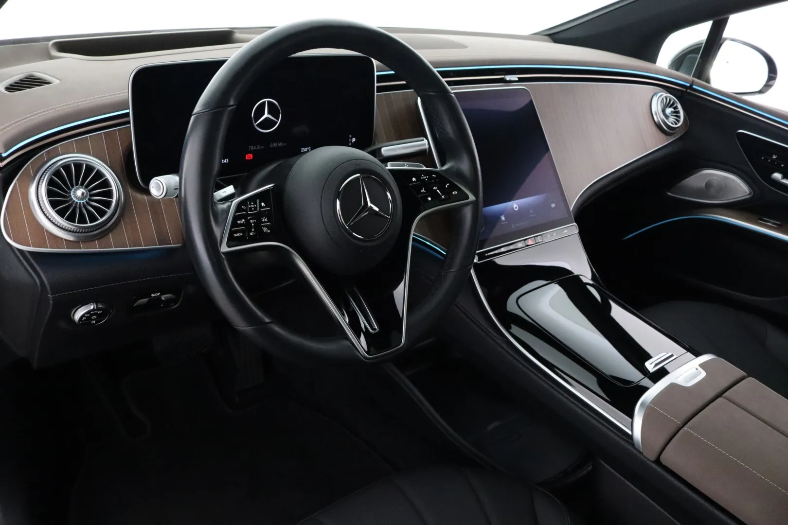 Mercedes-Benz EQS GOU-869 carousel image