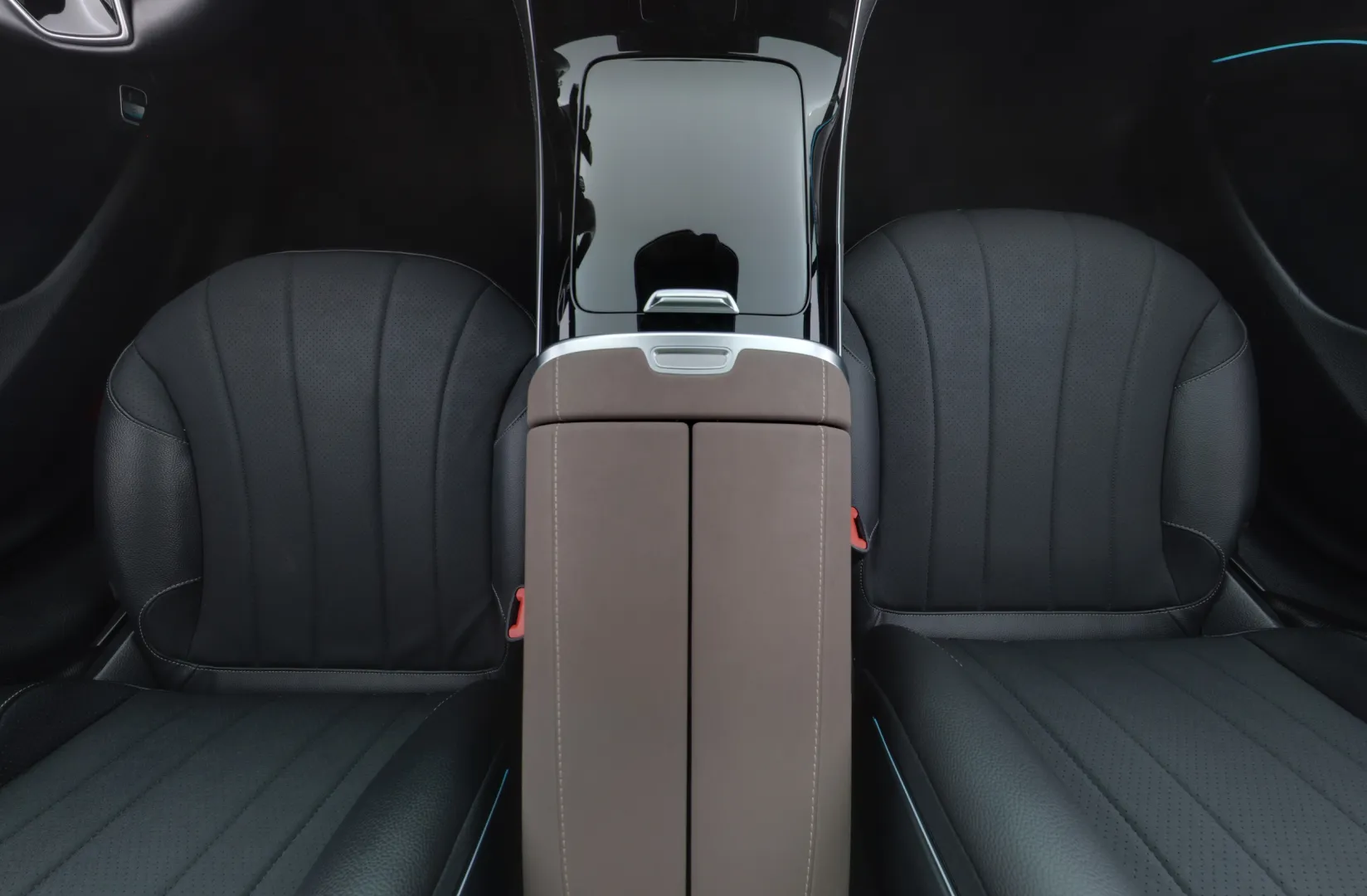 Mercedes-Benz EQS GOU-869 carousel image