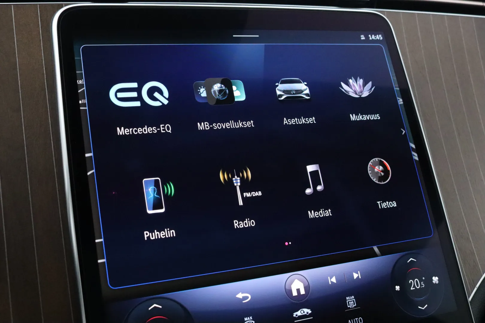 Mercedes-Benz EQS GOU-869 carousel image