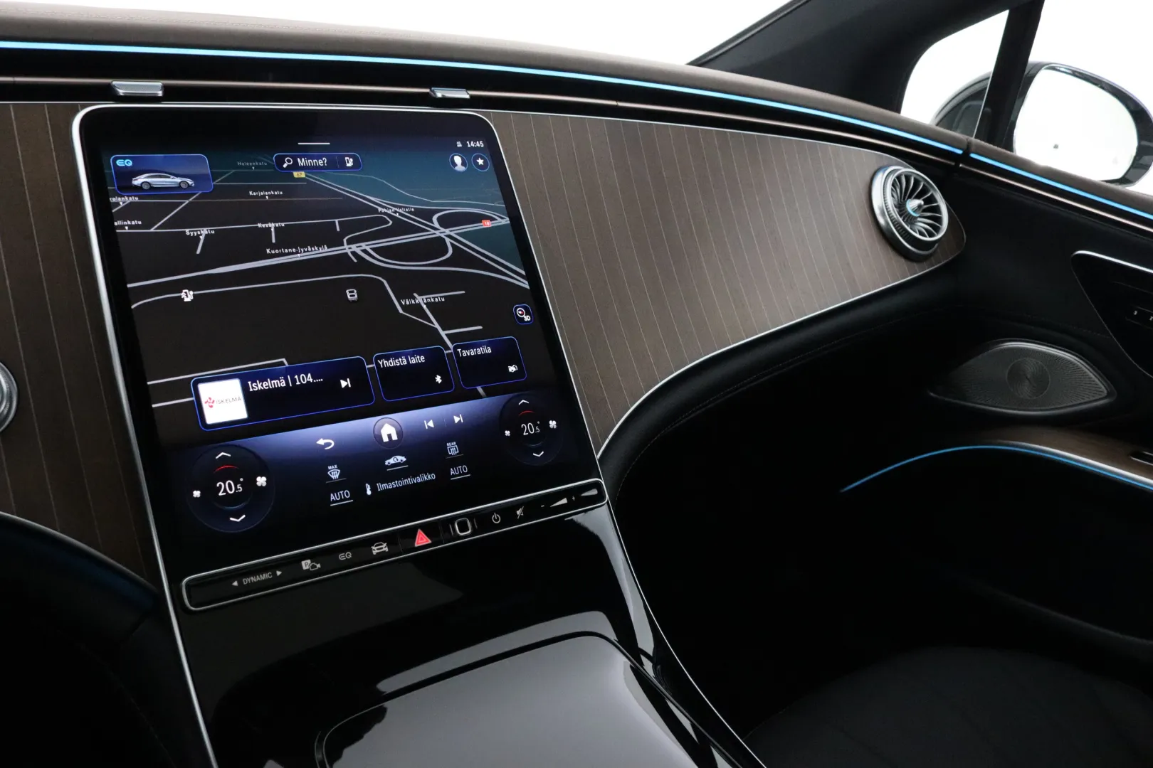 Mercedes-Benz EQS GOU-869 carousel image