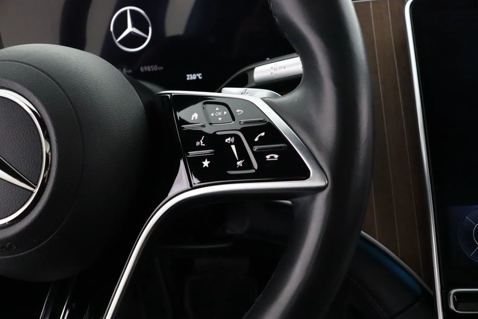 Mercedes-Benz EQS GOU-869 carousel image