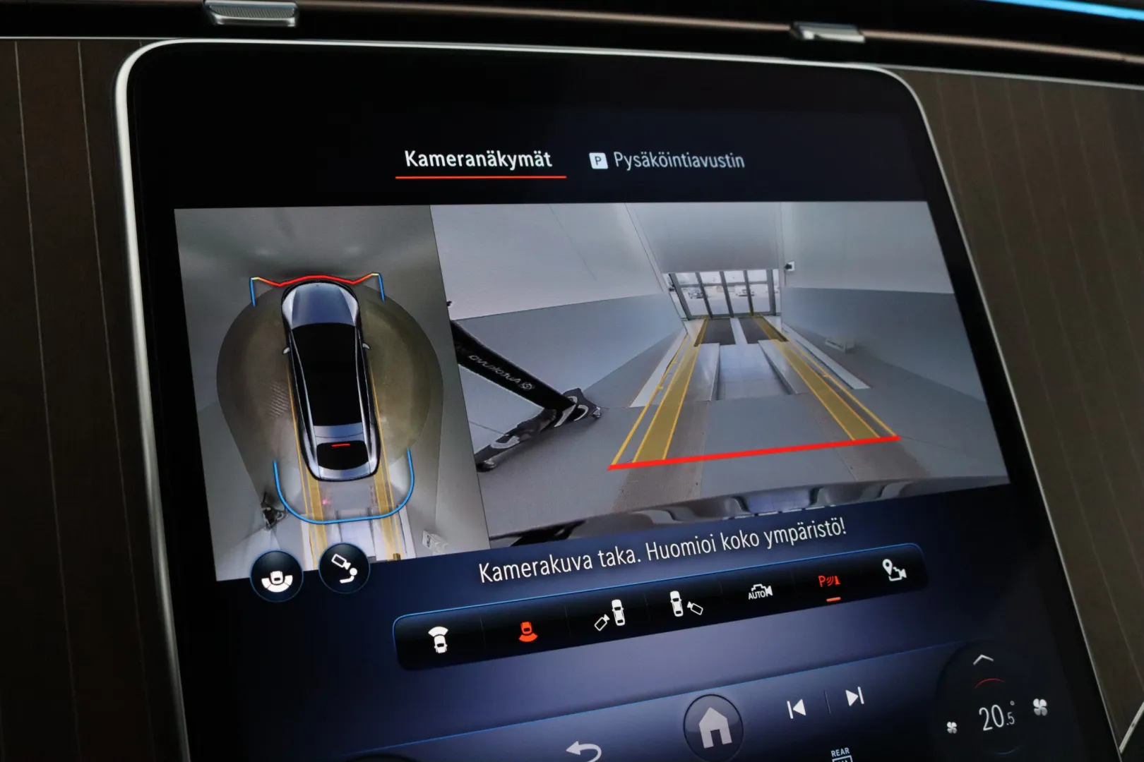 Mercedes-Benz EQS GOU-869 carousel image