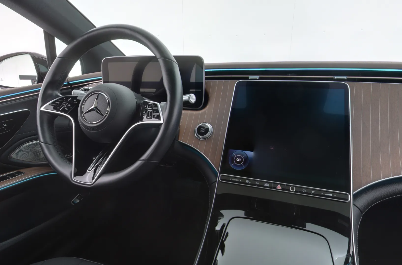 Mercedes-Benz EQS GOU-869 carousel image