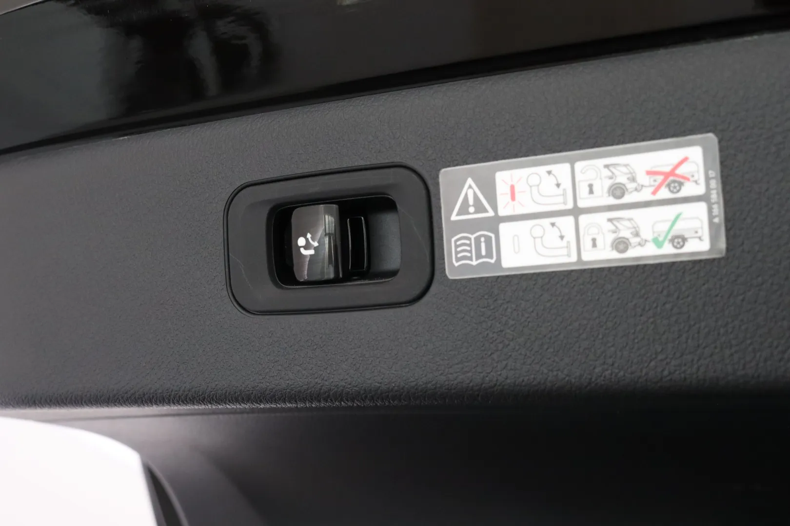 Mercedes-Benz EQS GOU-869 carousel image