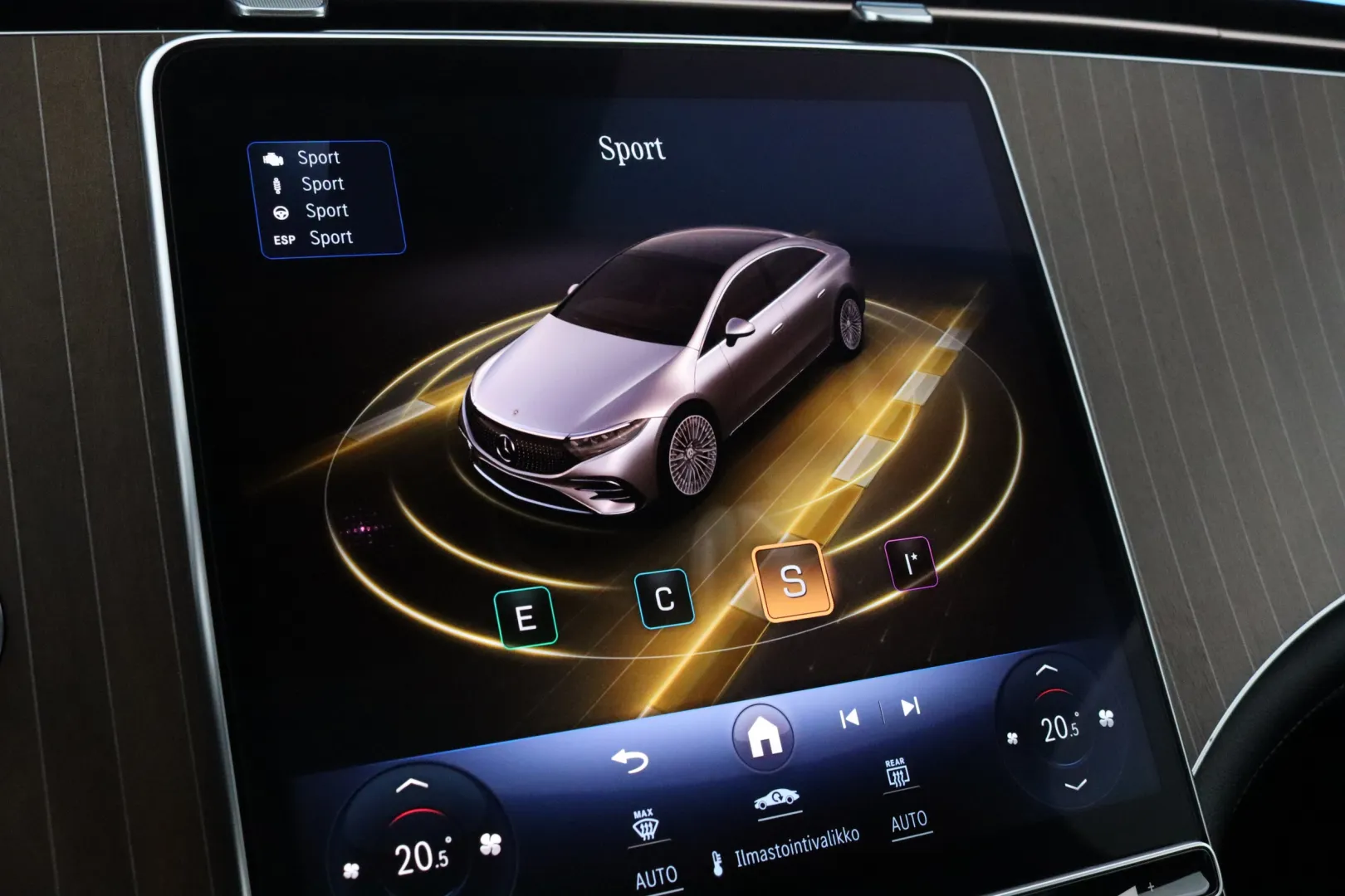 Mercedes-Benz EQS GOU-869 carousel image