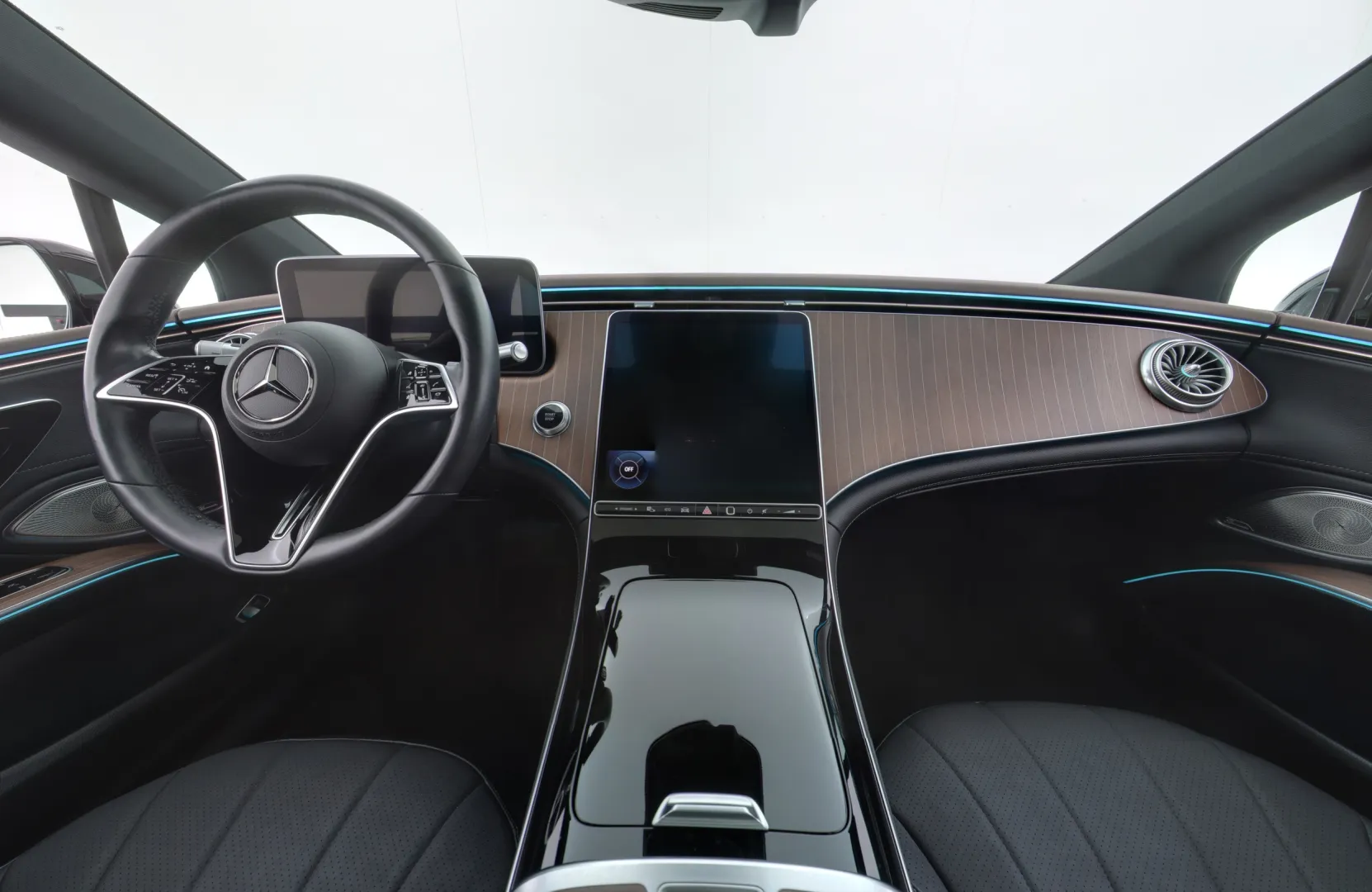 Mercedes-Benz EQS GOU-869 carousel image