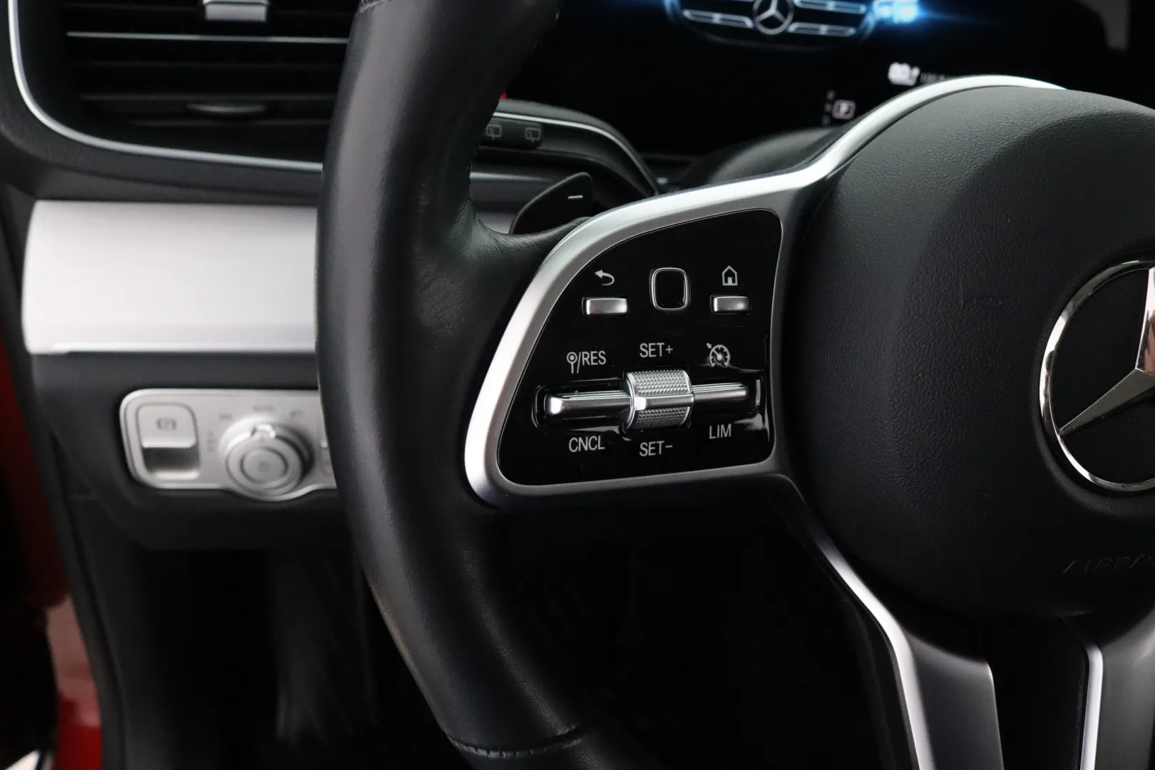 Mercedes-Benz GLE LRR-402 carousel image