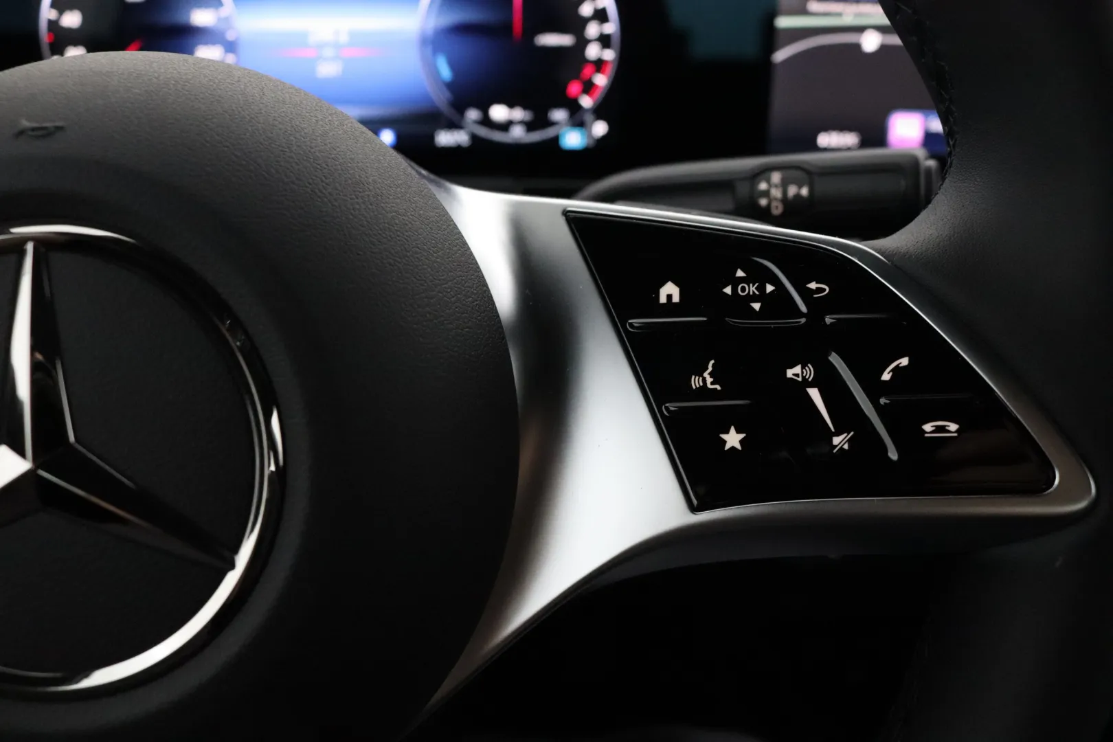 Mercedes-Benz GLA RXL-593 carousel image