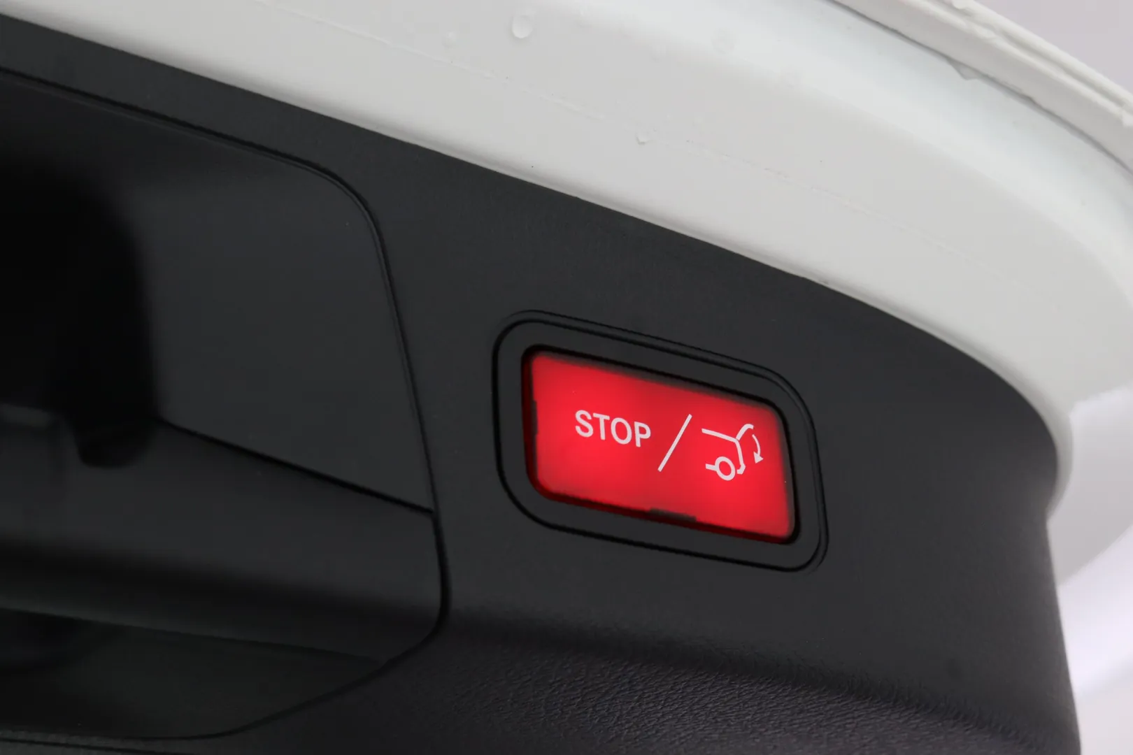 Mercedes-Benz GLA RXL-593 carousel image