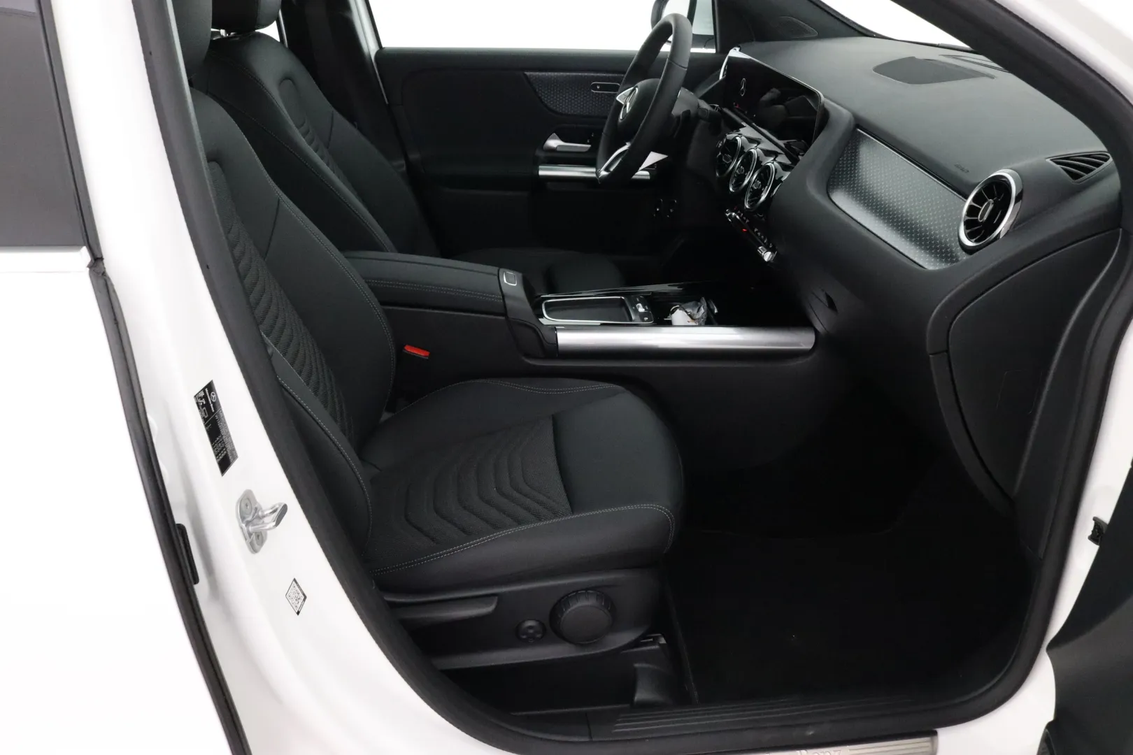 Mercedes-Benz GLA RXL-593 carousel image