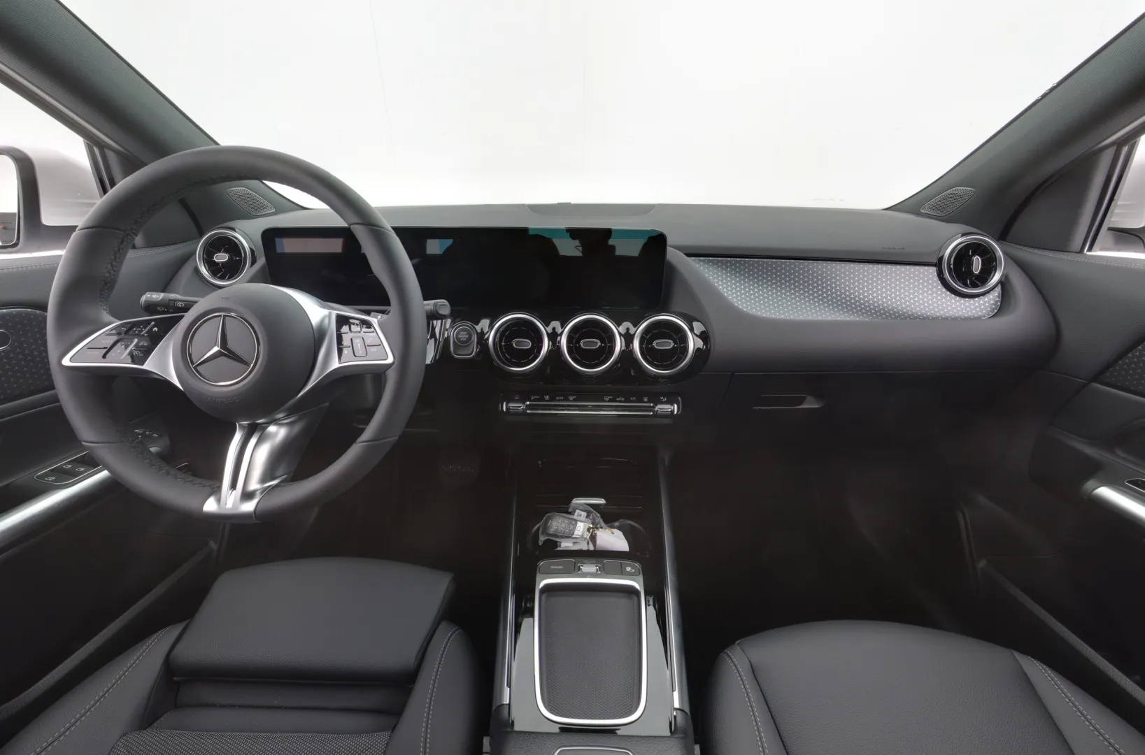 Mercedes-Benz GLA RXL-593 carousel image