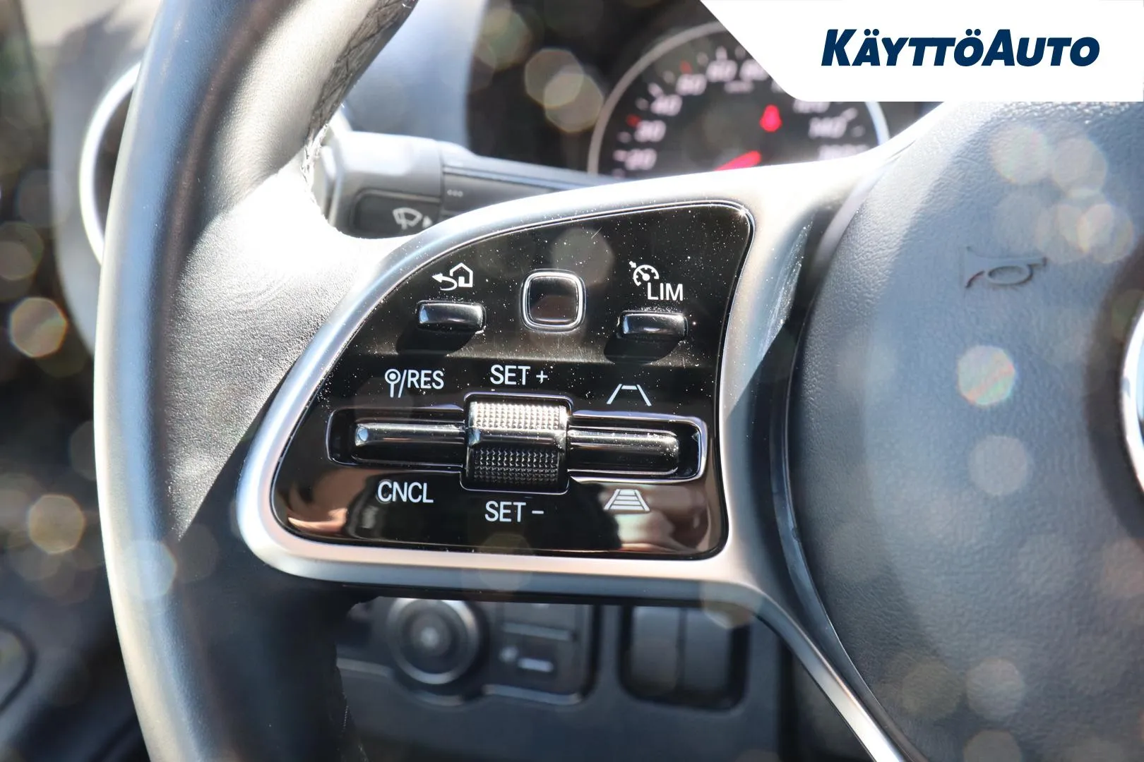 Kabe Van 690 LB Mercedes Benz NNS-940 carousel image