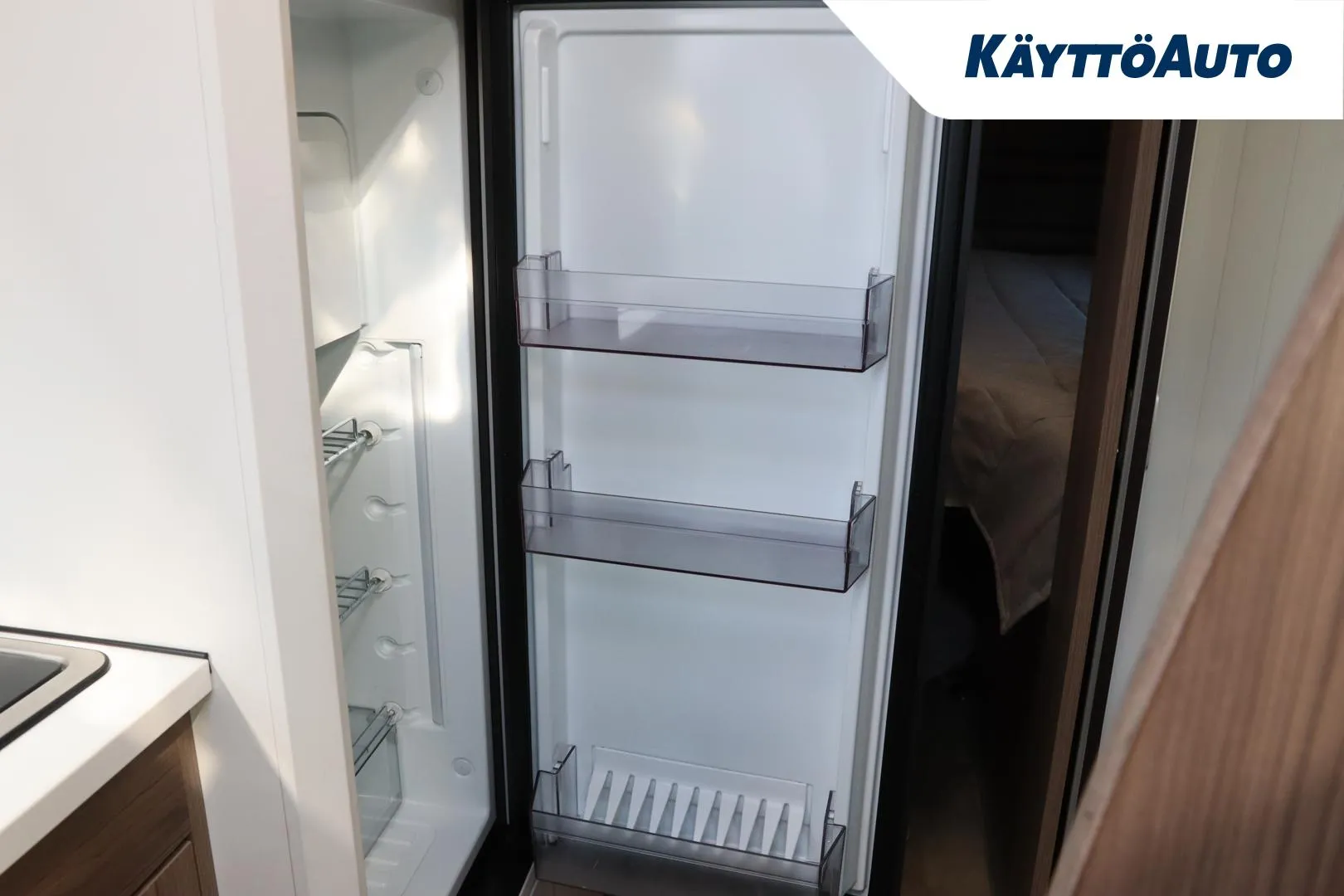 Kabe Van 690 LB Mercedes Benz NNS-940 carousel image