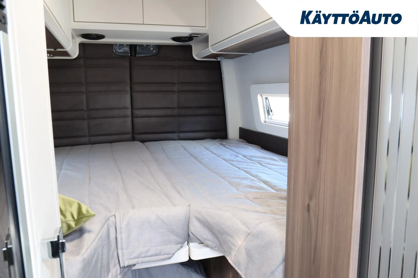 Kabe Van 690 LB Mercedes Benz NNS-940 carousel image