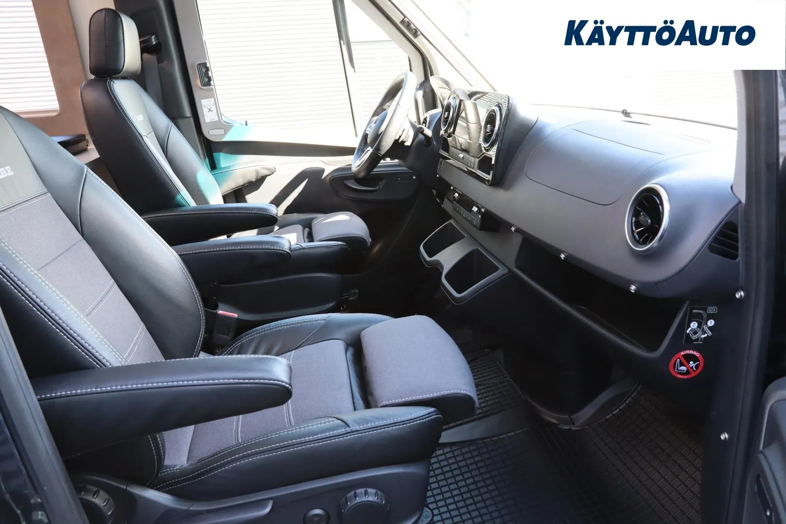 Kabe Van 690 LB Mercedes Benz NNS-940 carousel image