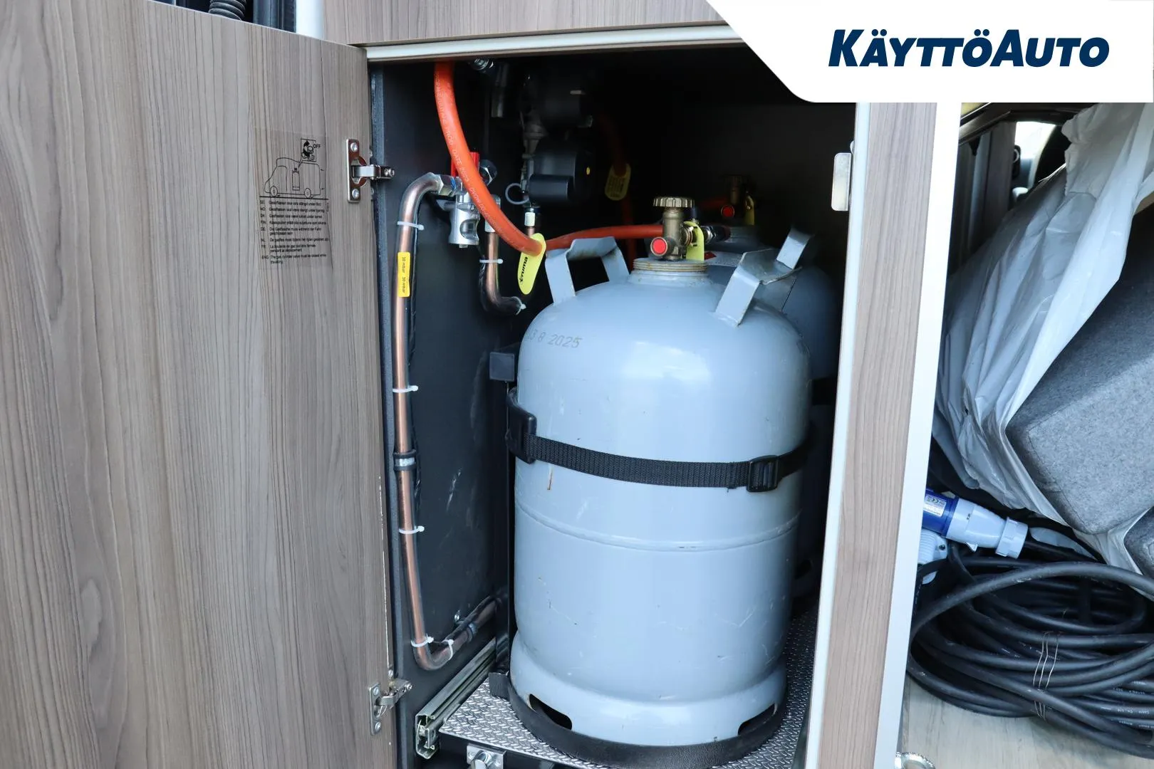 Kabe Van 690 LB Mercedes Benz NNS-940 carousel image