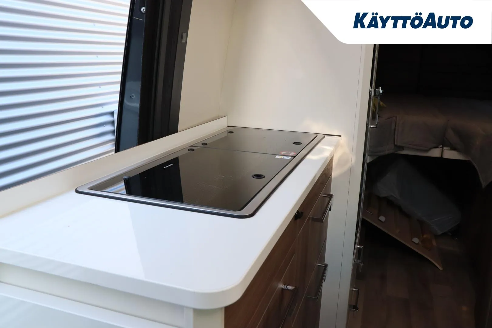 Kabe Van 690 LB Mercedes Benz NNS-940 carousel image