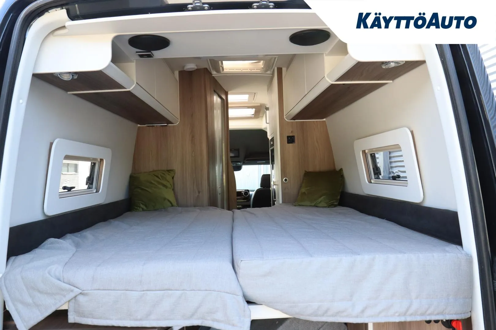 Kabe Van 690 LB Mercedes Benz NNS-940 carousel image