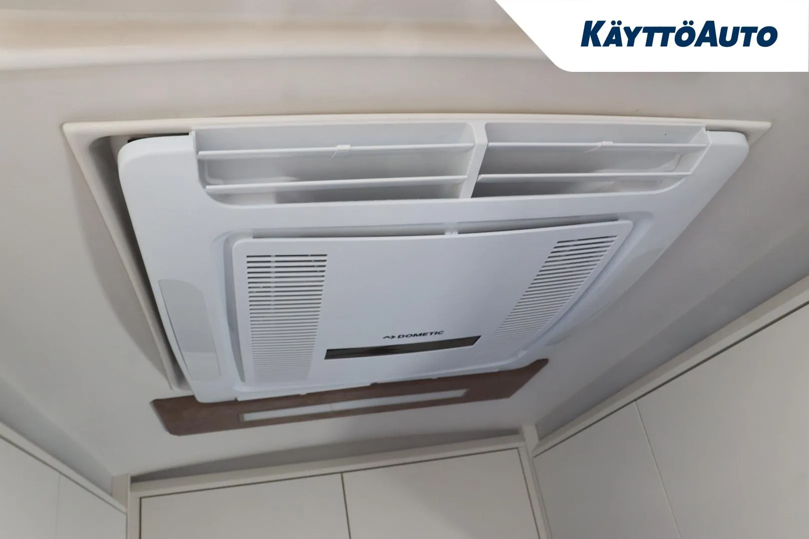 Kabe Van 690 LB Mercedes Benz NNS-940 carousel image