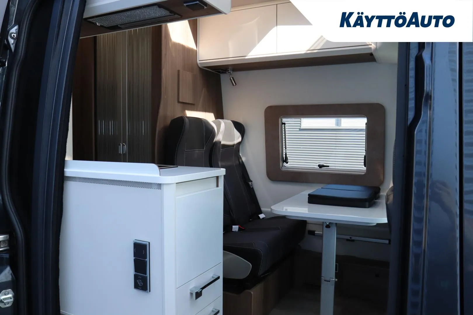 Kabe Van 690 LB Mercedes Benz NNS-940 carousel image