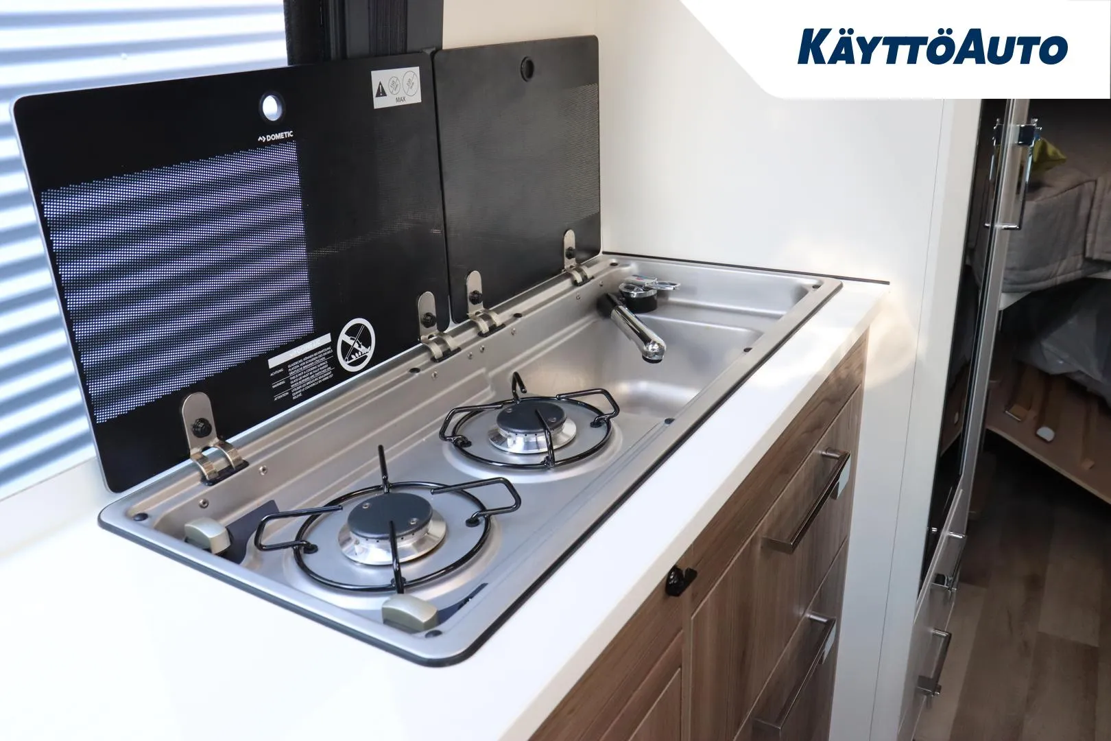 Kabe Van 690 LB Mercedes Benz NNS-940 carousel image