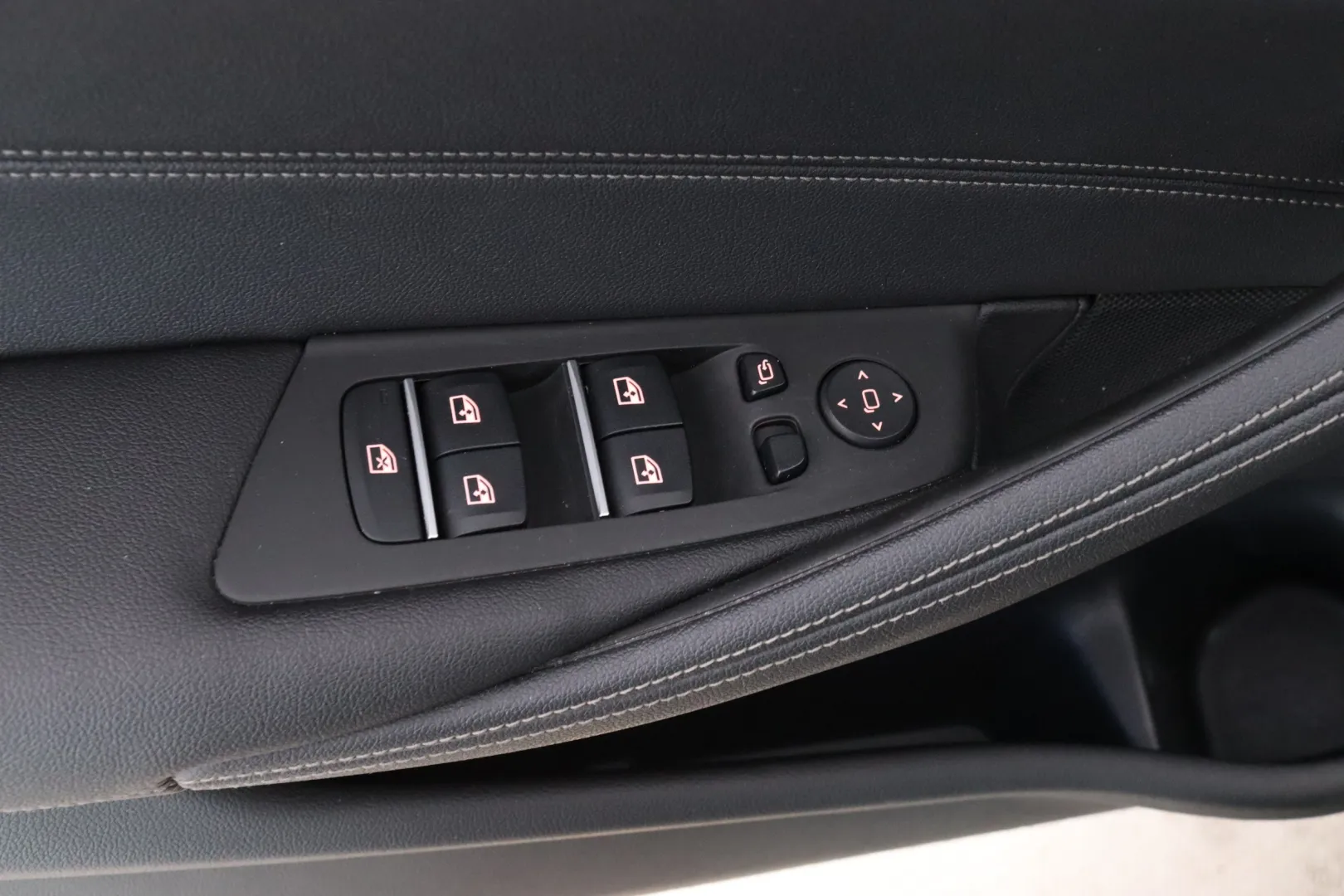 BMW 530 EUB-497 carousel image