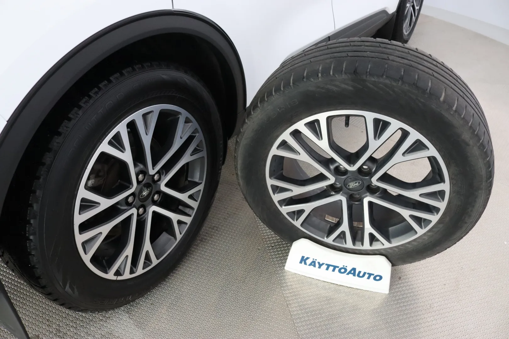 Ford Kuga FON-435 carousel image
