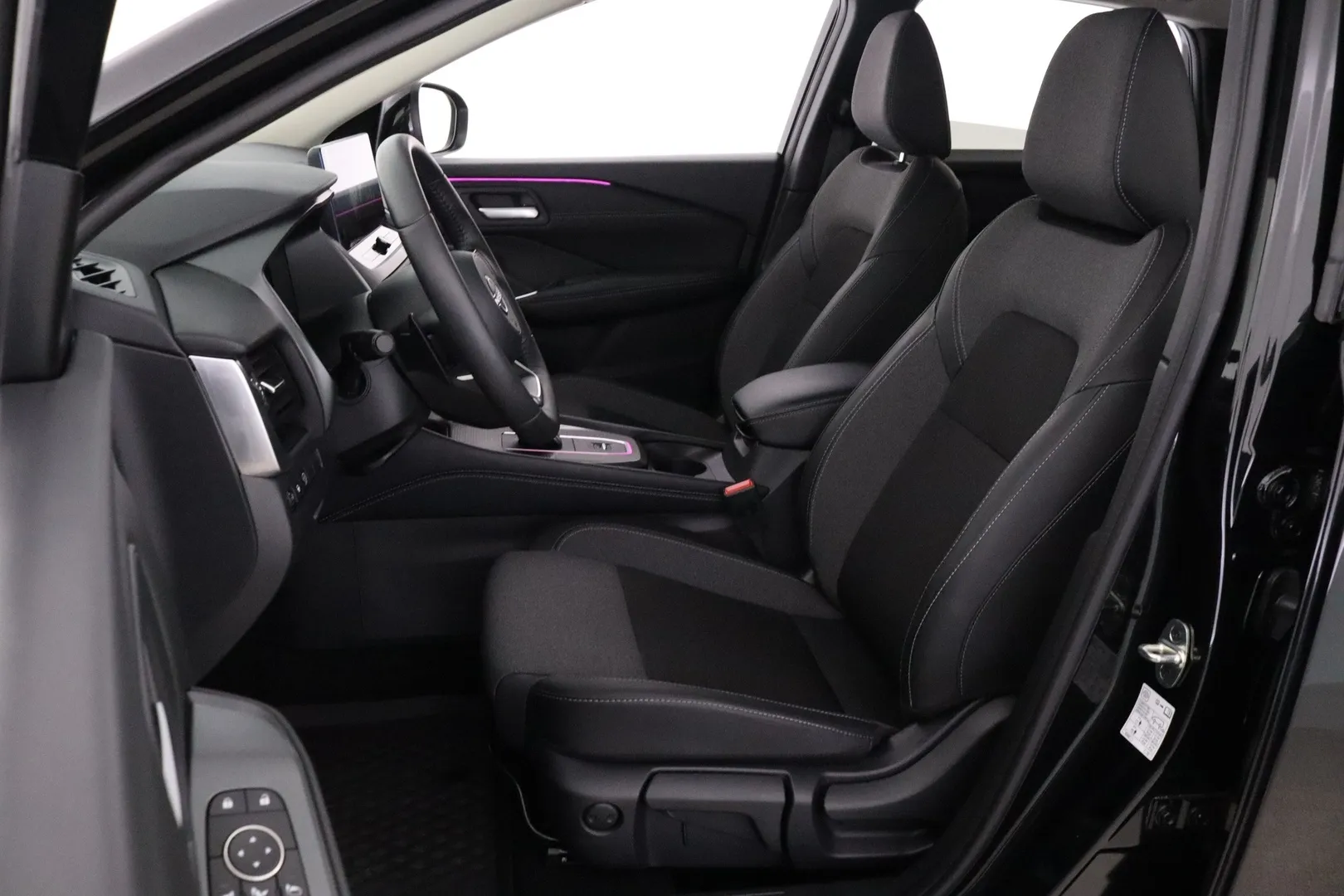 Nissan Qashqai CSN-216 carousel image