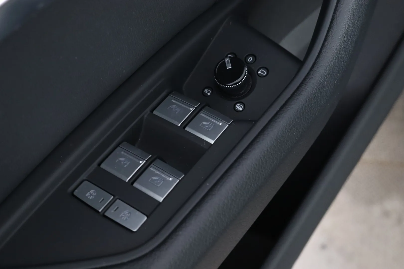 AUDI Q8 e-tron RVS-734 carousel image