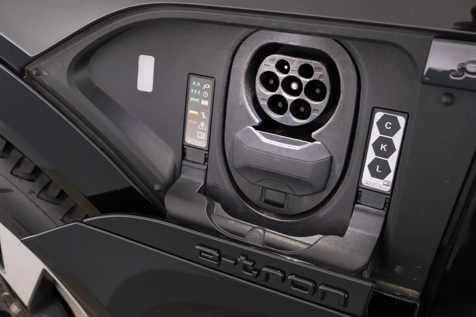 AUDI Q8 e-tron RVS-734 carousel image