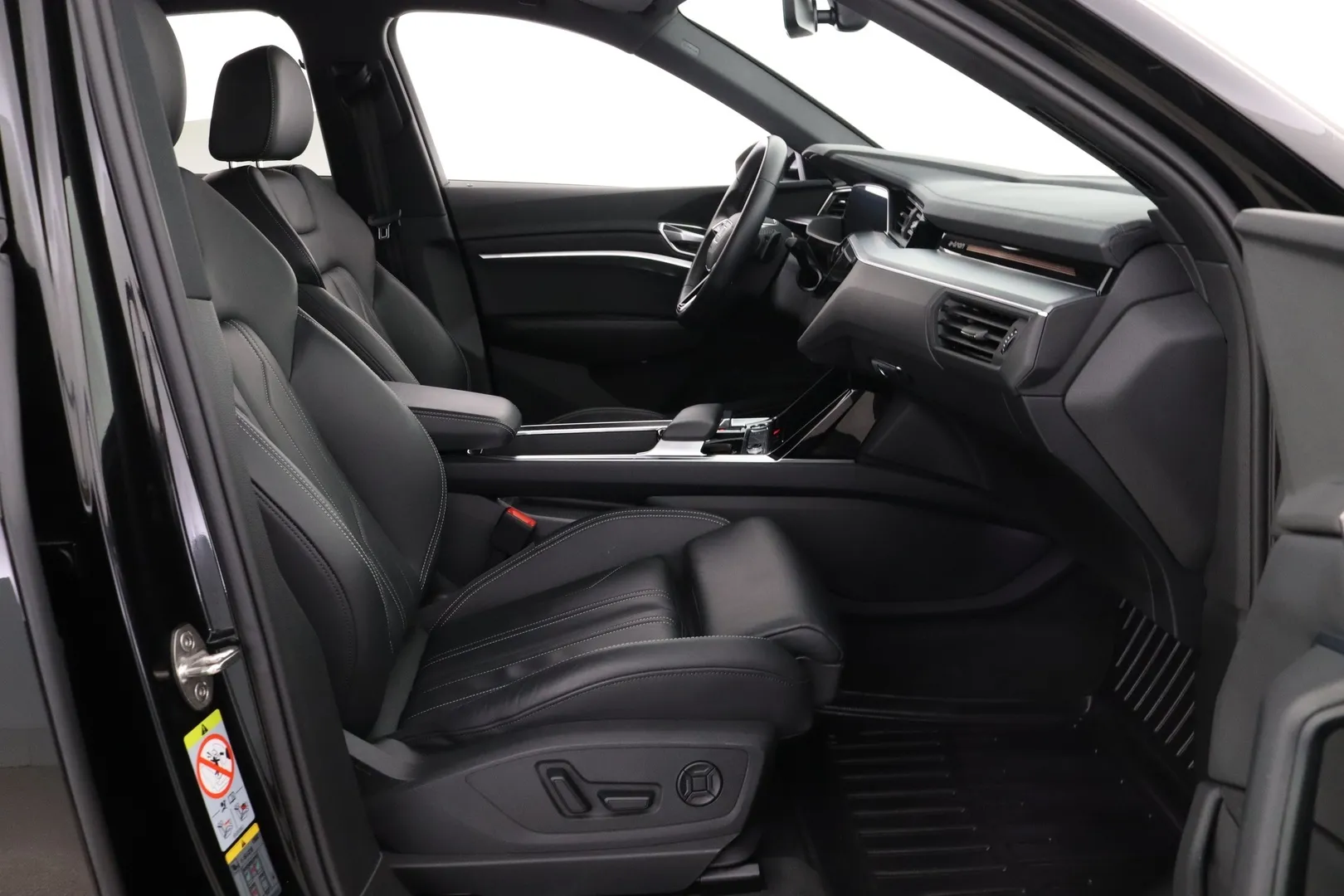 AUDI Q8 e-tron RVS-734 carousel image