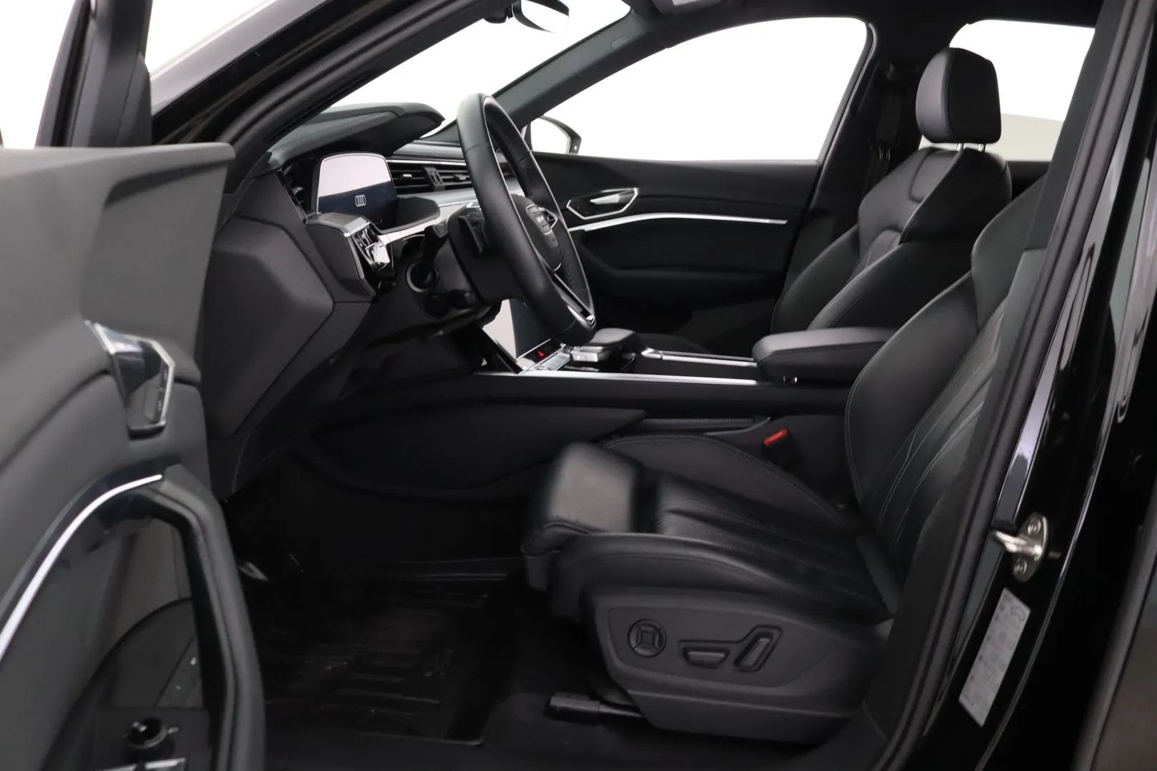 AUDI Q8 e-tron RVS-734 carousel image