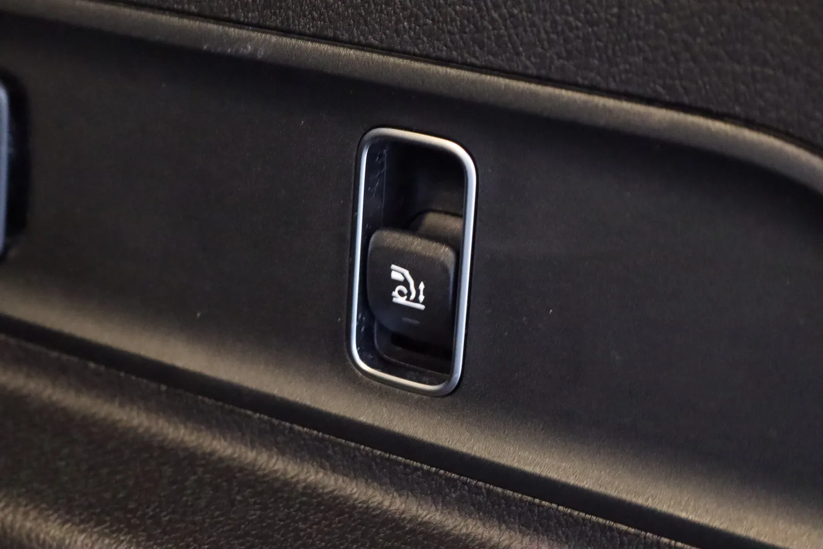 MERCEDES-BENZ GLE ZNT-606 carousel image