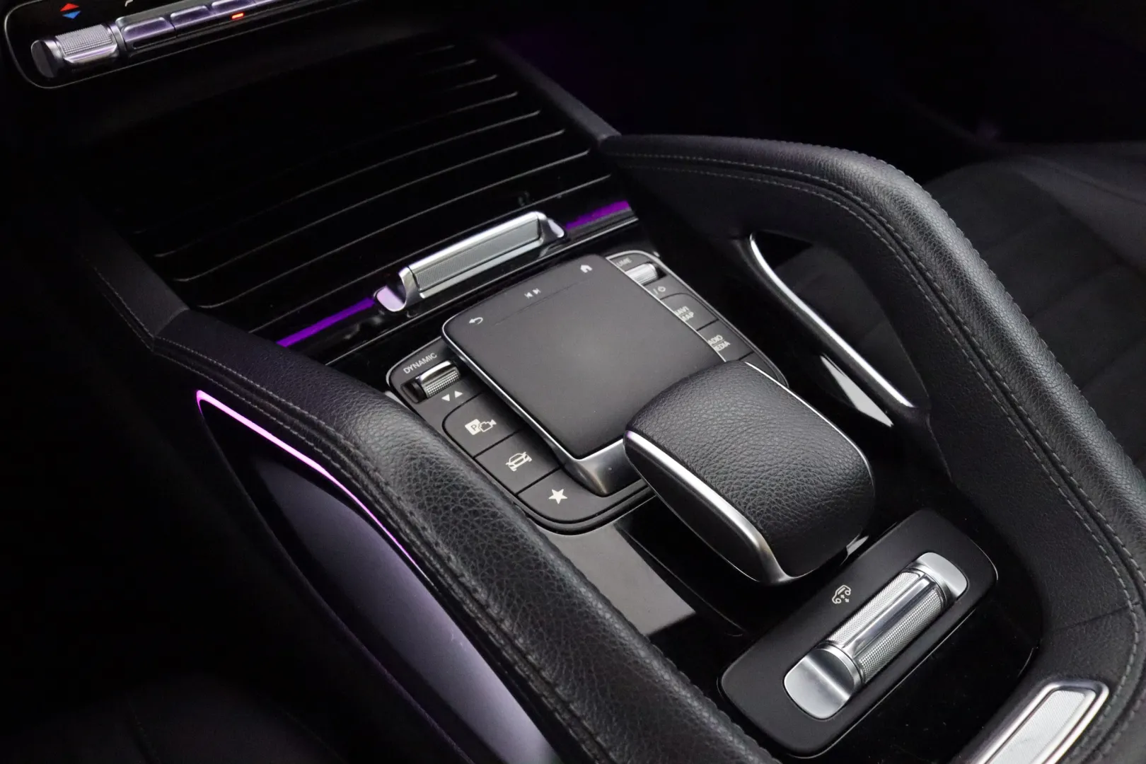 MERCEDES-BENZ GLE ZNT-606 carousel image