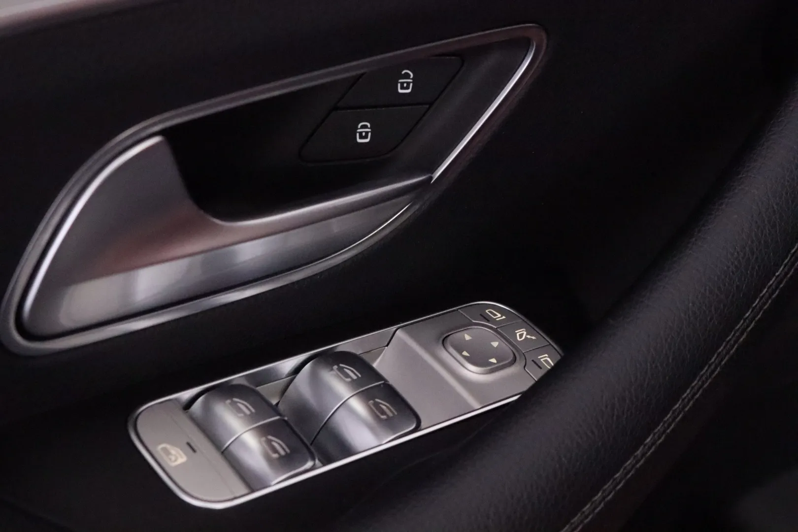 MERCEDES-BENZ GLE ZNT-606 carousel image