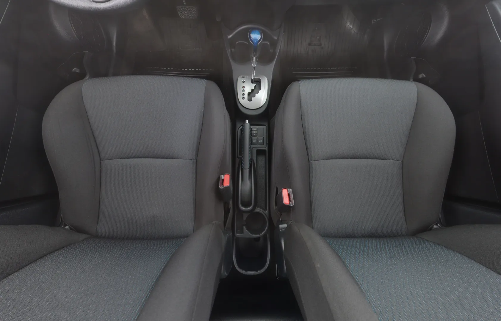 TOYOTA Yaris GKU-410 carousel image