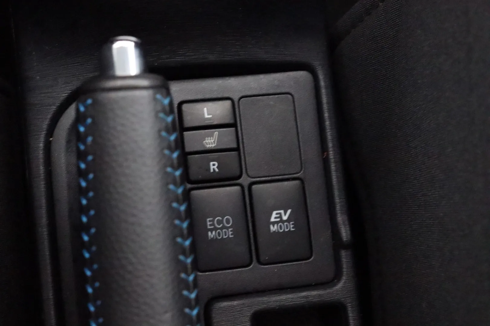 TOYOTA Yaris GKU-410 carousel image